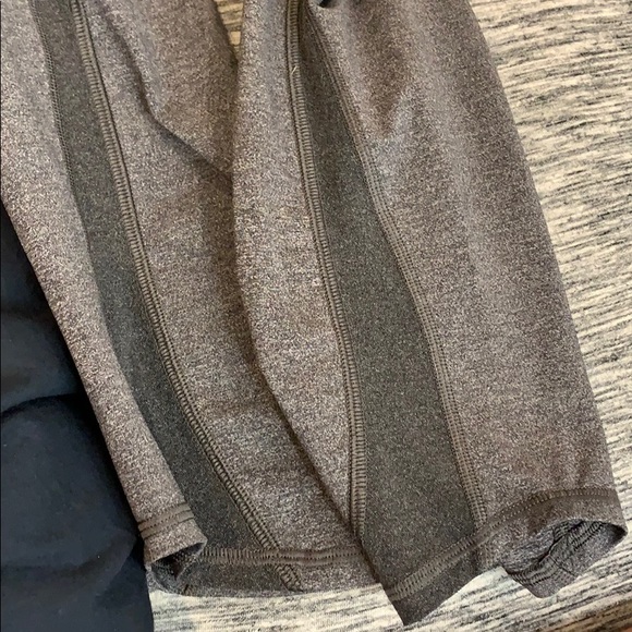 lululemon  grey cropped 21” leggings - Picture 2 of 4